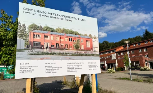 Tagungsgebäude Rastede, Bauschild